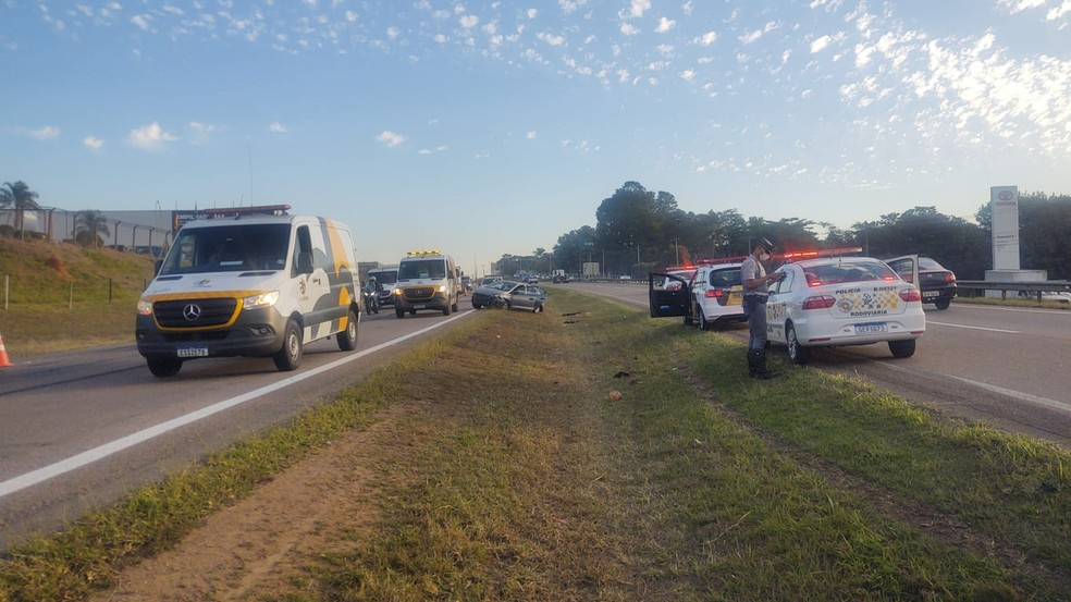 Polcia Rodoviria informou que veculo atravessou a pista e foi atingido por outro carro na Rodovia Santos Dumont em Indaiatuba Foto Polcia Rodoviria