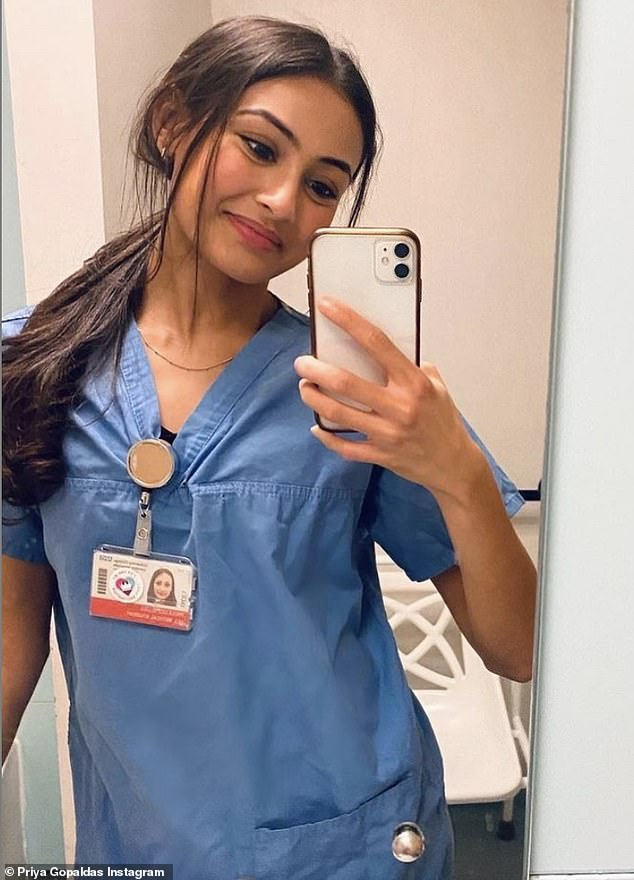 Beleza natural em postagens compartilhadas em seu Instagram Priya mostrou sua beleza natural em jalecos azuis enquanto ela regularmente renuncia maquiagem enquanto trabalhava no hospital