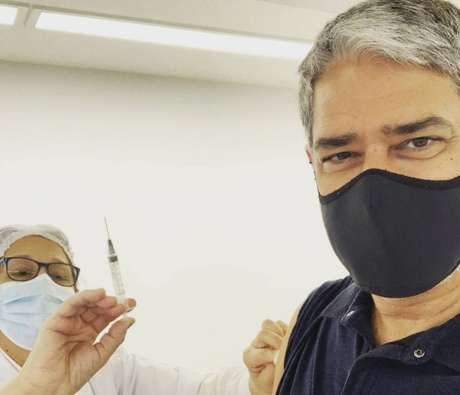 O apresentador do Jornal Nacional William Bonner que recebeu a segunda dose da vacina contra covid-19 