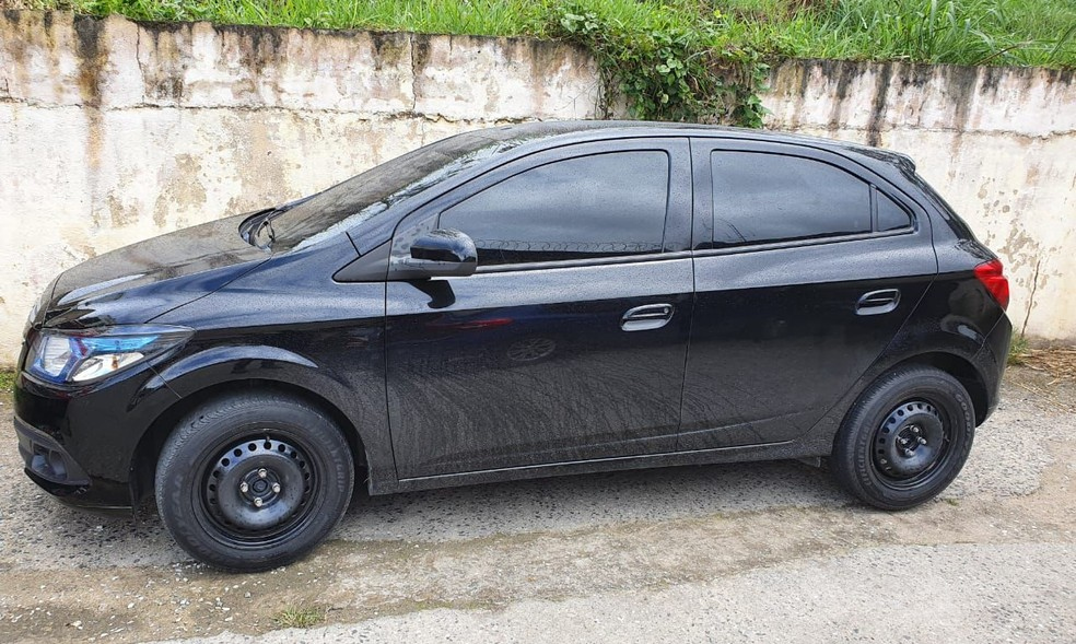 Carro utilizado pelo suspeito tambm foi apreendido pela polcia em Registro SP Foto DivulgaoPolcia Civil