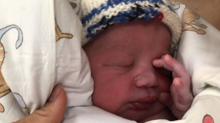 Woman Who Didnt Know She Was Pregnant Gives Birth Eight Minutes After Stomach Ache