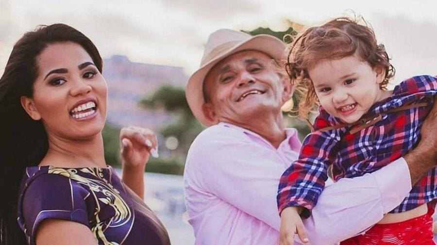 stefhanyo-marido-roberto-cardoso-e-filha-deborah-esther-1545920872257_v2_900x506