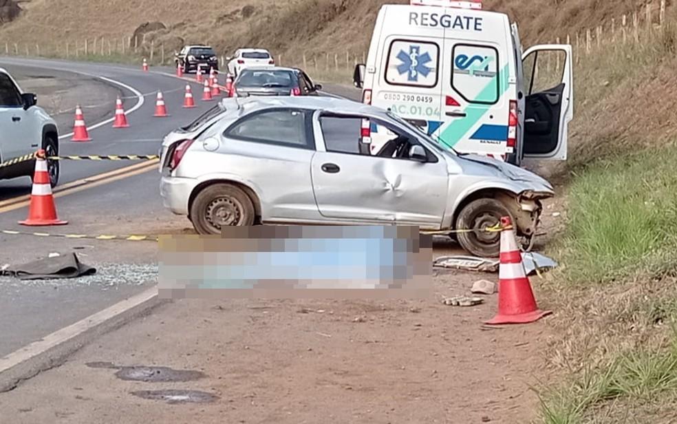 Motorista morre aps bater carro em barranco e capotar na BR-459 em Ipuina MG Foto Polcia Rodoviria Federal