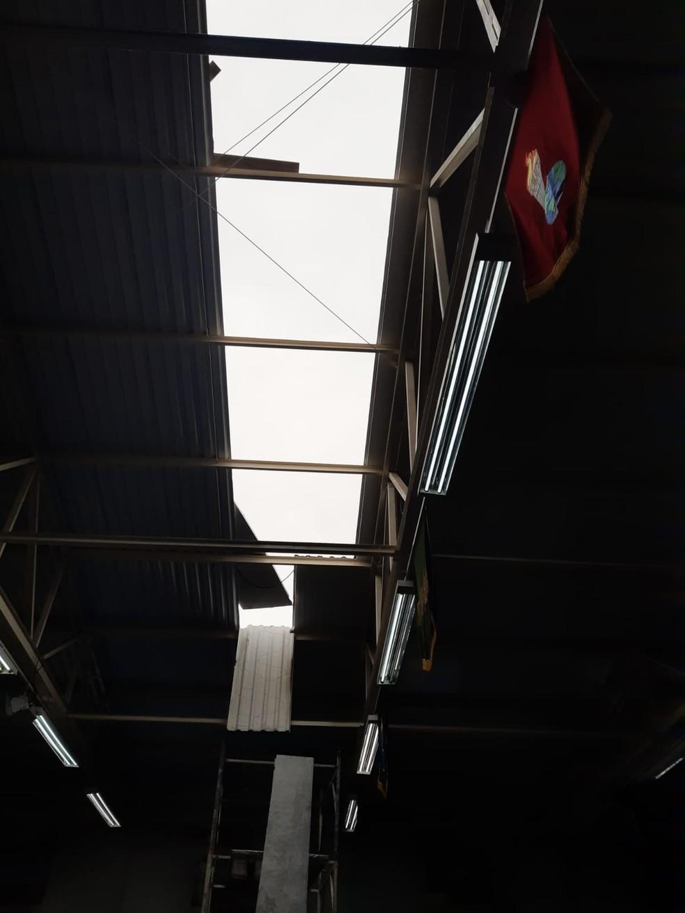 Pastor fazia manuteno em telhado de pavilho de igreja em Cambori Foto Corpo de Bombeiros Divulgao