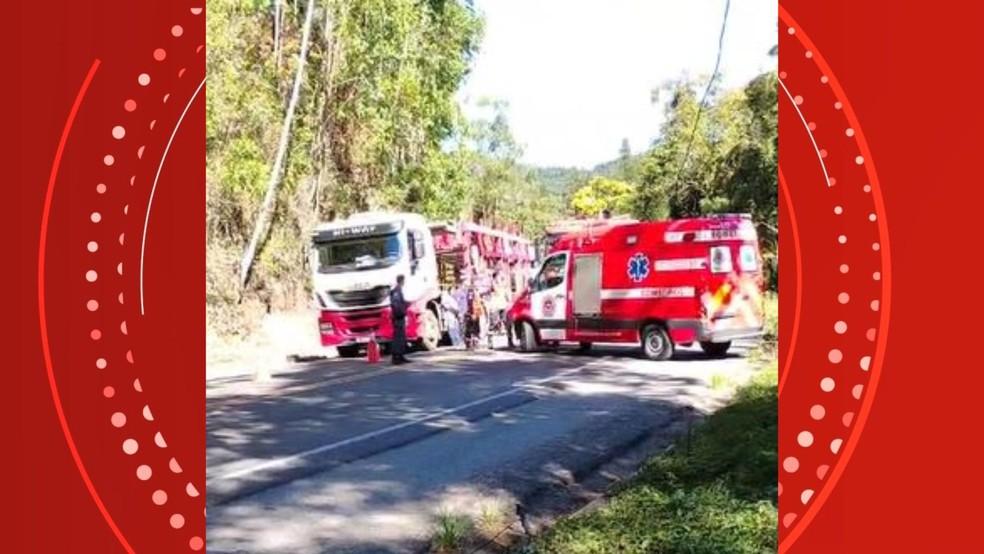 Acidente com 4 motos na BR-262 em Domingos Martins no Esprito Santo deixa 2 pessoas mortas Foto Reproduo