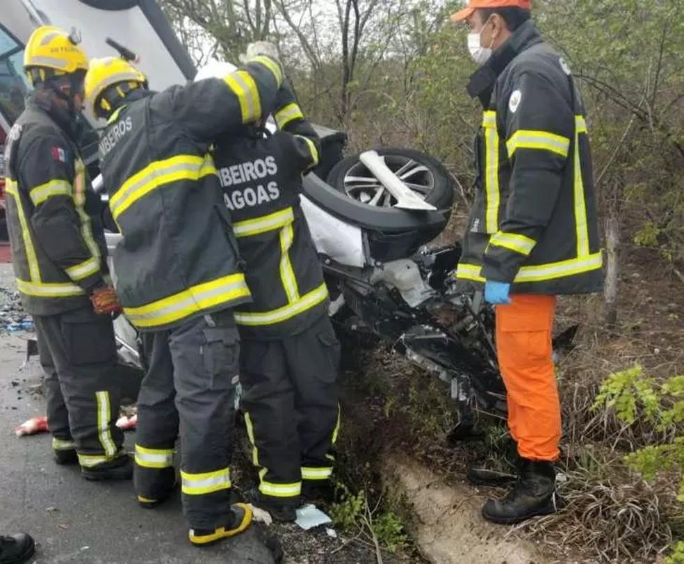 Carro com cinco pessoas envolvido em acidente fatal na AL-220 em So Jos da Tapera Foto Redes sociais