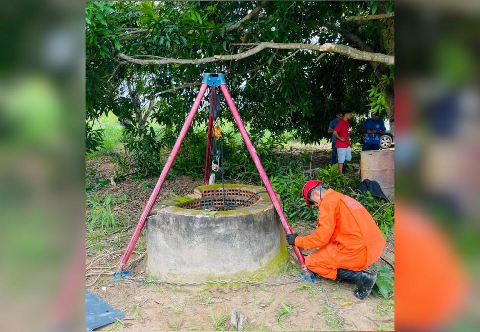 Bombeiros retiram corpo de jovem de dentro do poo em Chapada da Natividade Foto Corpo de BombeirosDivulgao