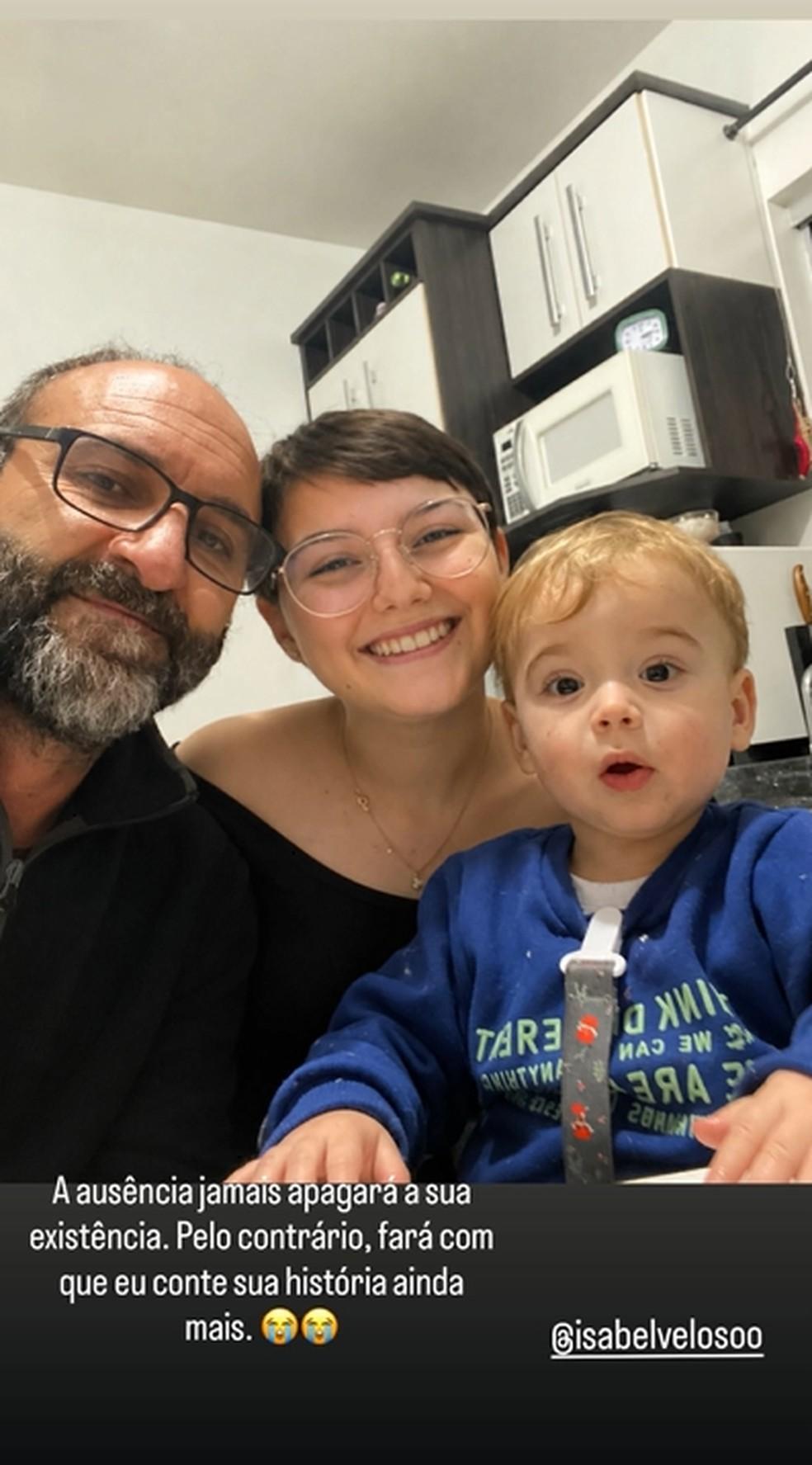 Joelson Veloso com a filha Isabel Veloso e o neto Arthur Foto ReproduoInstagram